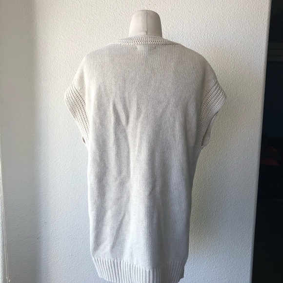 Gap sweater vest cream in color never worn NWOT oversized coastal grandma - Picture 2 of 11